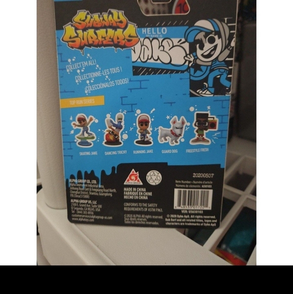 Subway Surfers Shorties Skateboard Jake Figure With Sticker New Sealed - Picture 3 of 4